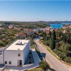 4 Bedroom Villa with Pool near Milna, Brac Island Sleeps 8 